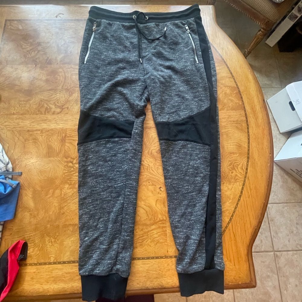 Men’s Joggers Gray w Black Striping & Zipper Pockets! - Picture 2 of 4